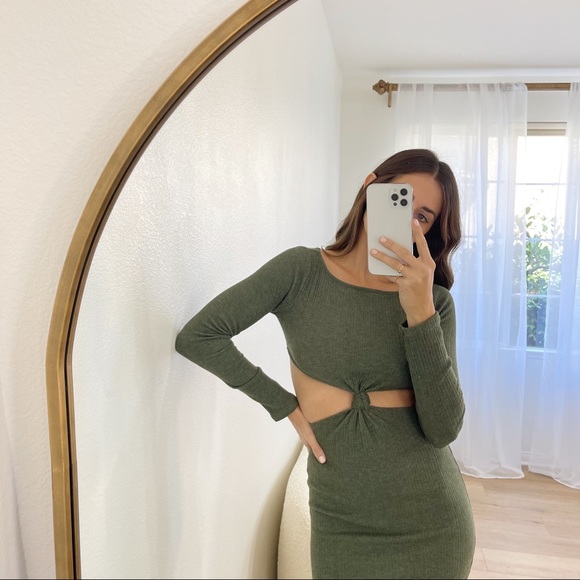 LAST • The Adriana Twisted Detail Long Sleeve Dress - Picture 3 of 7